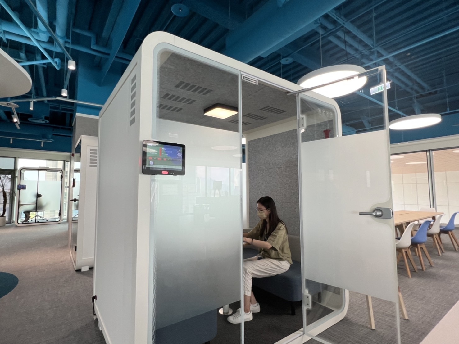 G22恒峰高雄據點的智慧行動辦公艙，展現G22恒峰在面板以外的研發應用軟實力